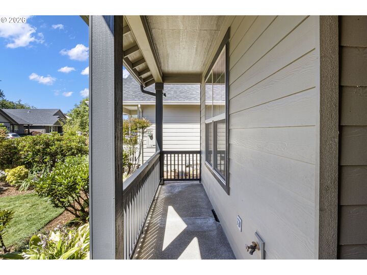 Property Photo: 963 Pennington Ct OR 97404
