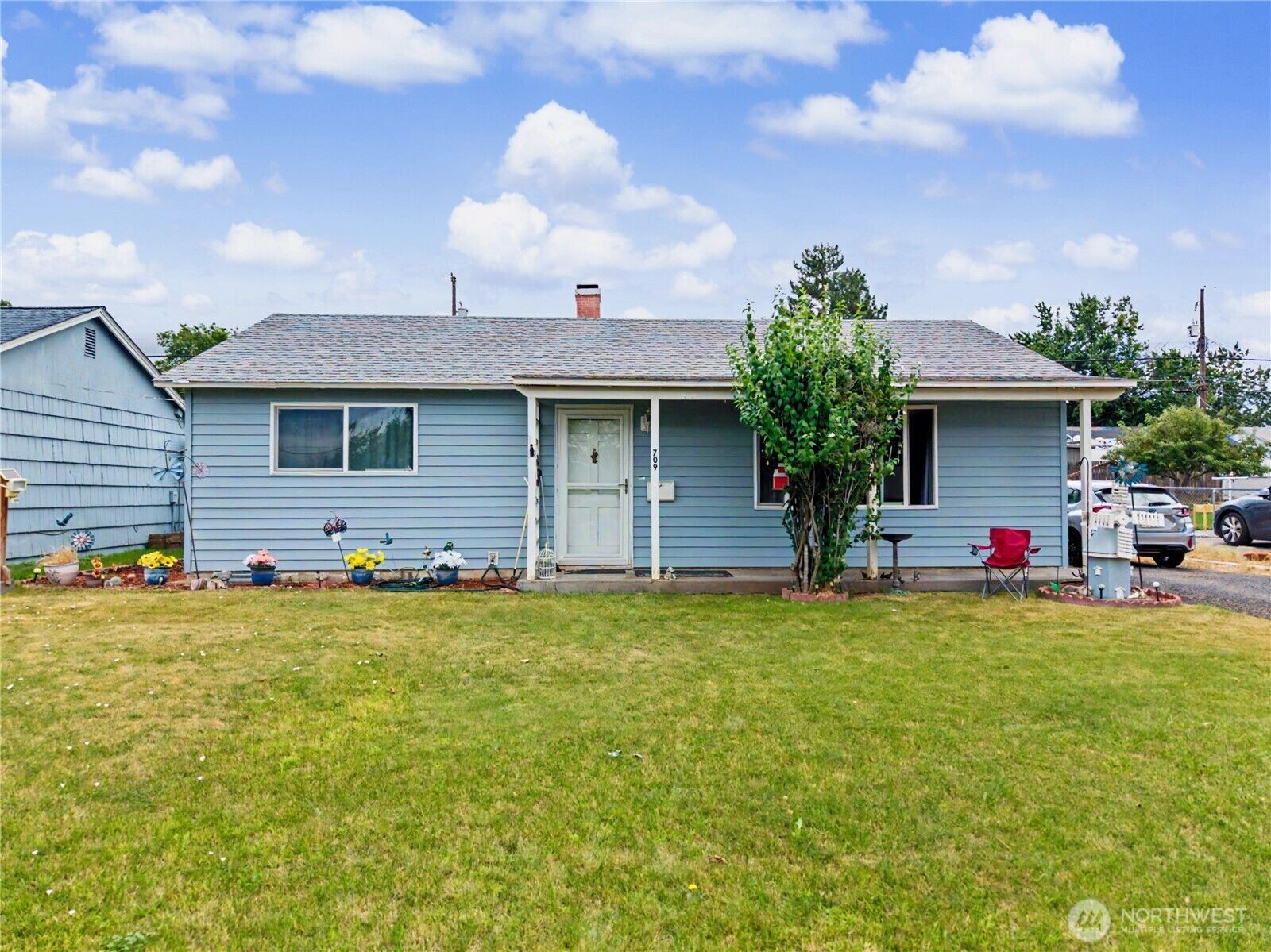 Property Photo:  709 S Hawthorne Drive  WA 98837 