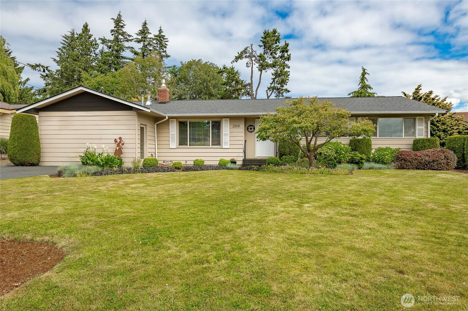 Property Photo:  2808  Azalea Place  WA 98225 