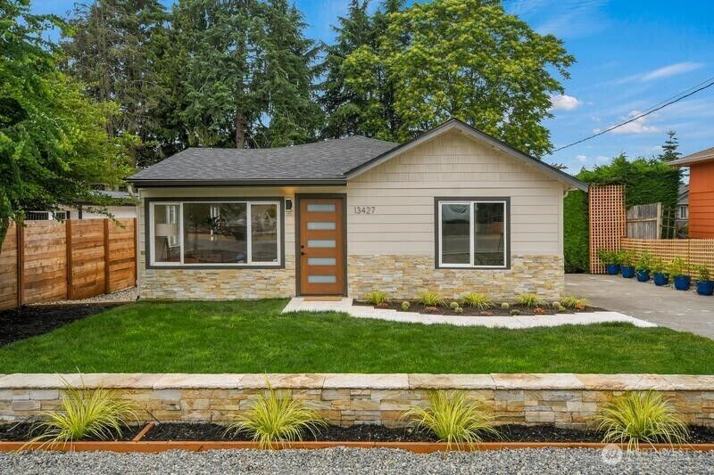 Property Photo: 13427 5th Avenue SW WA 98146