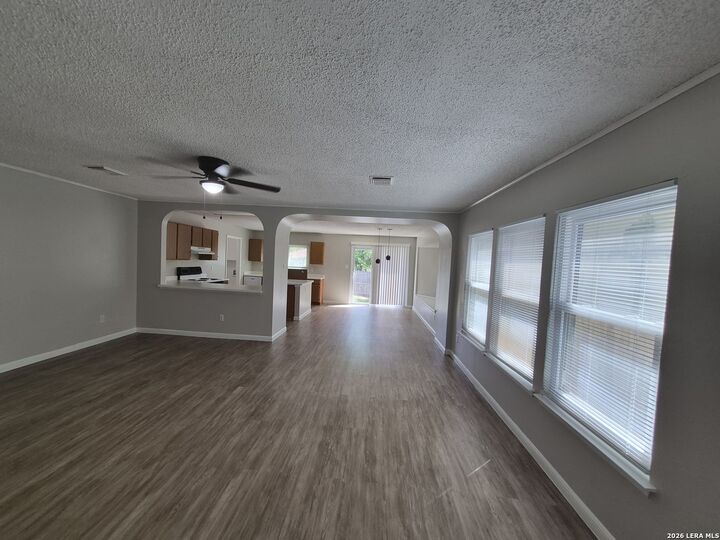 Property Photo: 4414 Stradford Place TX 78217