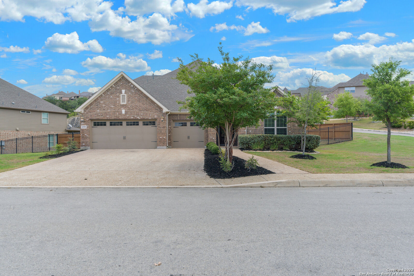Property Photo: 16910 Sonoma Ridge TX 78255