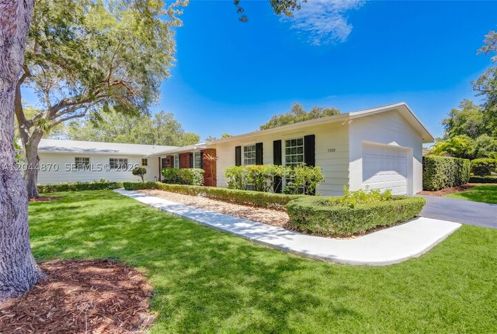 Property Photo: 7520 SW 164th St FL 33157