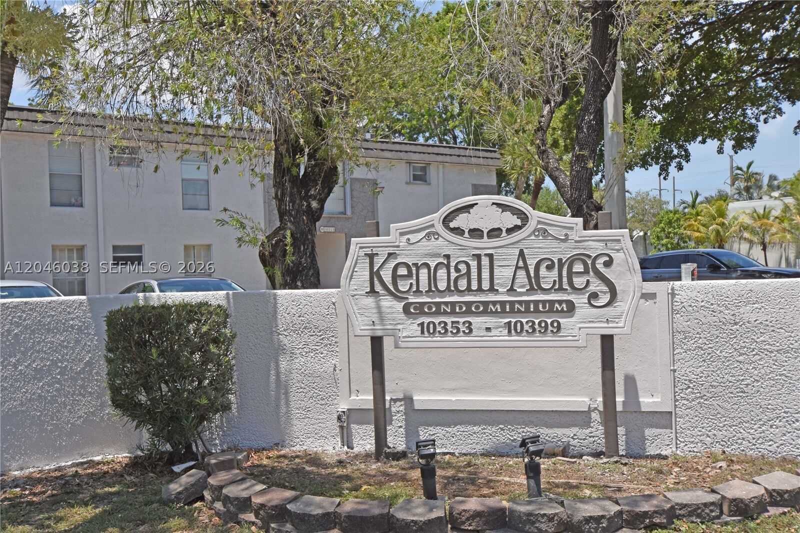 Property Photo:  10387 N Kendall Dr R2  FL 33176 
