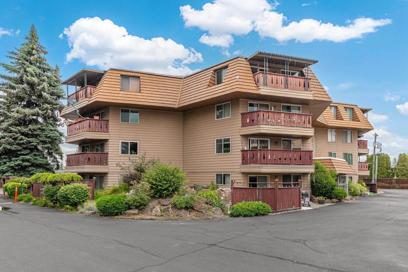 Property Photo: 9024 N Country Homes Blvd 5 WA 99218