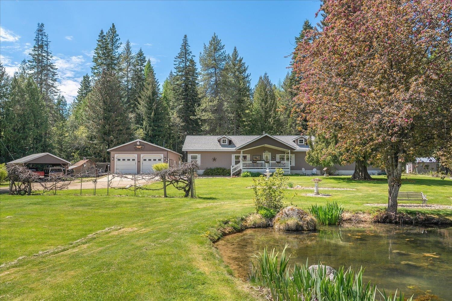 Property Photo: 1601 E Eloika Lake Rd WA 99006
