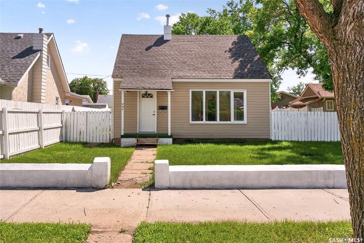 Property Photo: 805 Athabasca Street E SK S6H 0M6