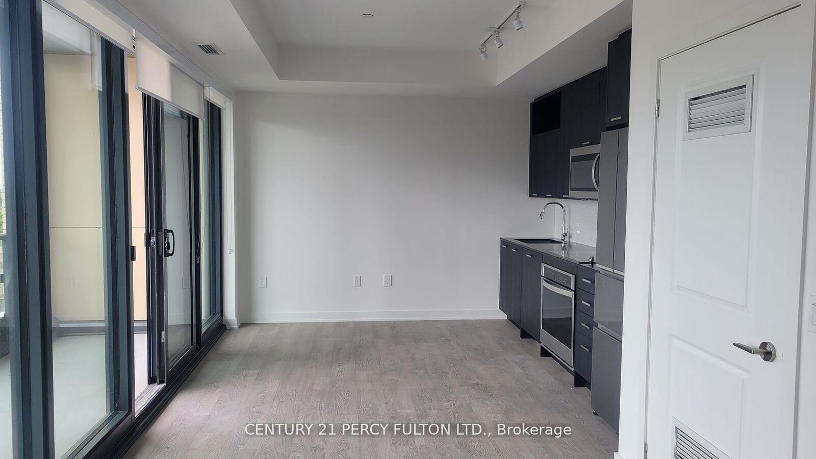 Property Photo: 120 Eagle Rock Way 602 ON L6A 5C2
