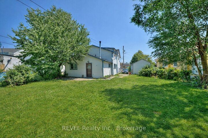 Property Photo: 8 Pelham Road ON L2S 1P9