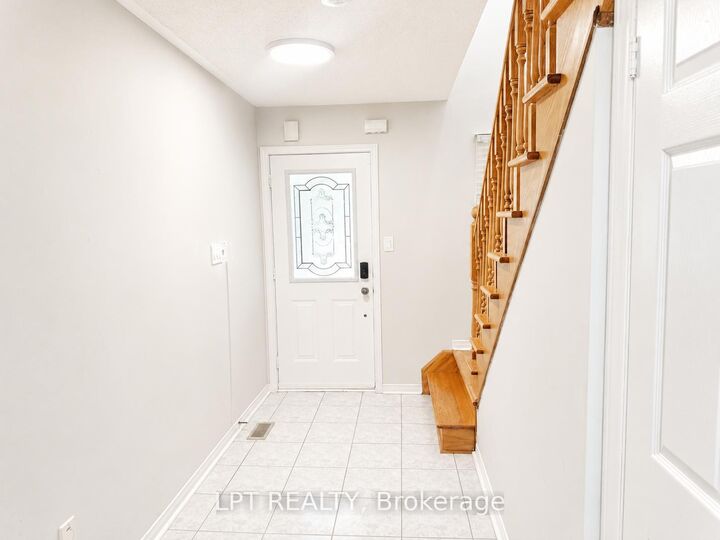 Photo de la propriété:  135 Warren Bradley Street Main &Amp 2nd Floor  ON L6C 2X5 