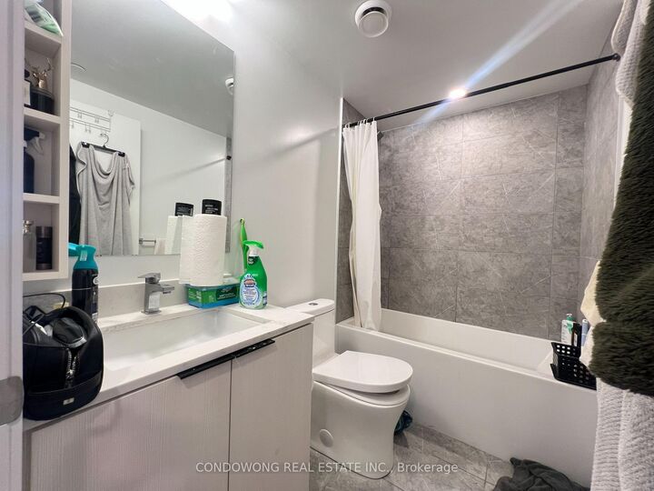 Photo de la propriété:  82 Dalhousie Street 1607  ON M5B 0C5 