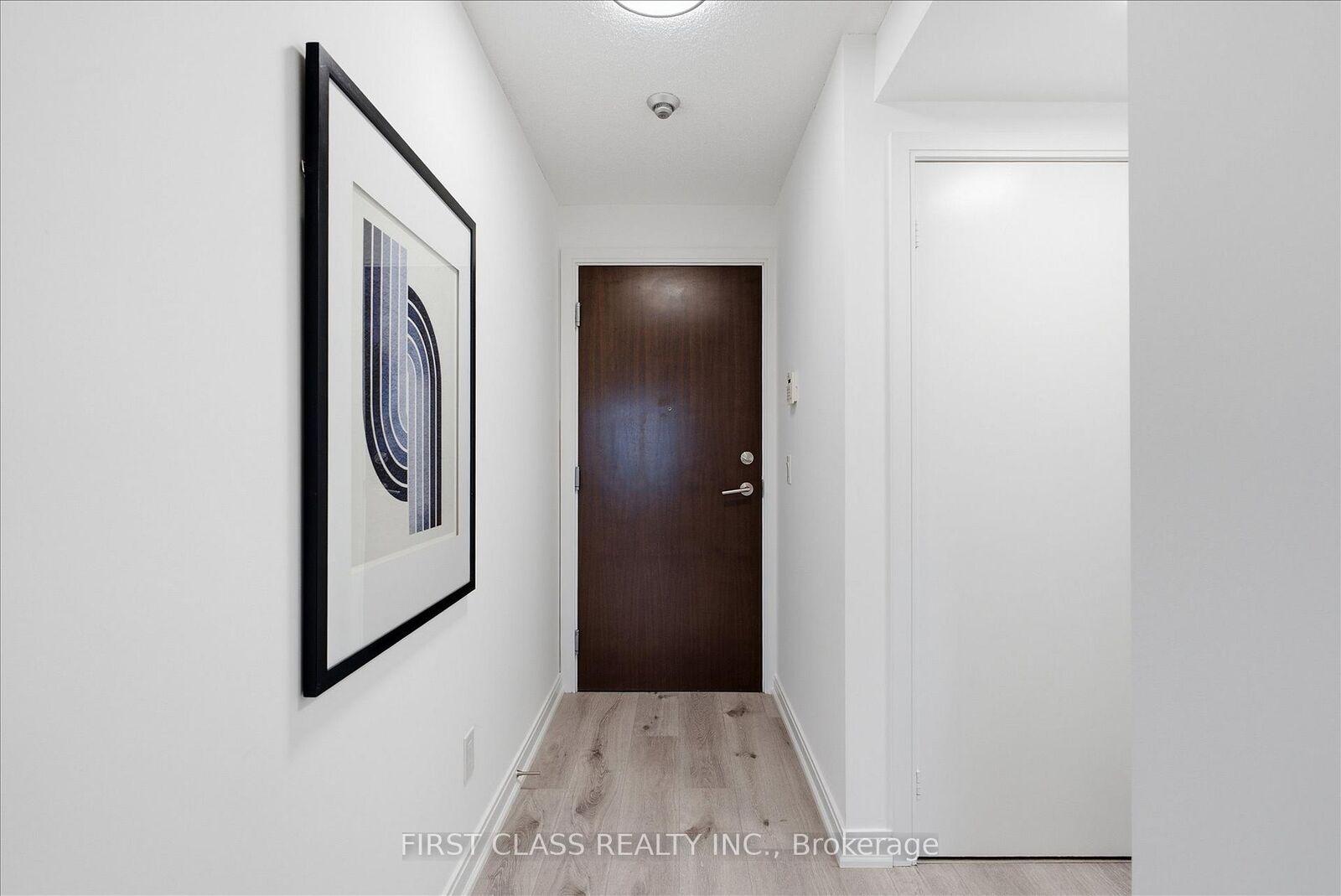 Property Photo: 181 Village Green Square 2918 ON M1S 0K6
