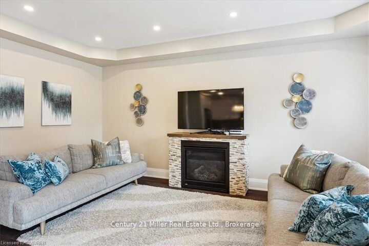 Property Photo:  3083 Streamwood Passage  ON L6H 0S8 