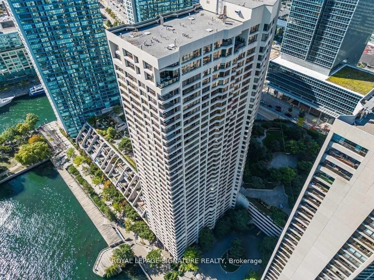 Property Photo:  65 Harbour Square 1409  ON M5J 2L4 