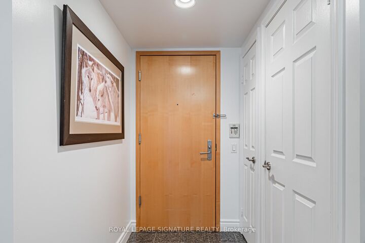 Property Photo: 123 Eglinton Avenue E 813 ON M4P 1J2