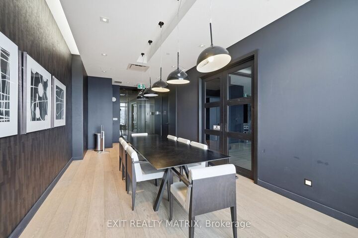 Property Photo:  255 Bay Street 513  ON K1R 0C5 