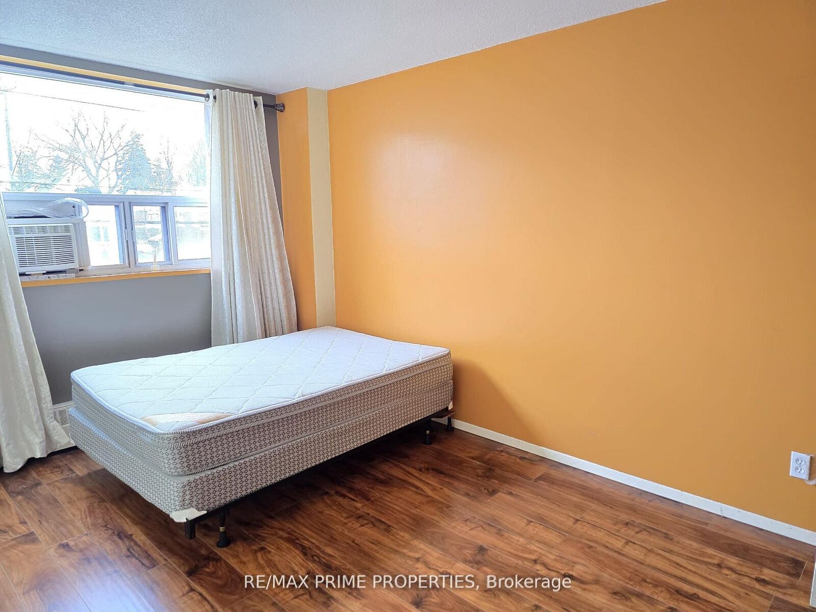 Property Photo:  10 Sunrise Avenue #214  ON M4A 2R1 