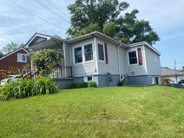 Property Photo: 404 Bleecker Avenue ON K8N 3V8