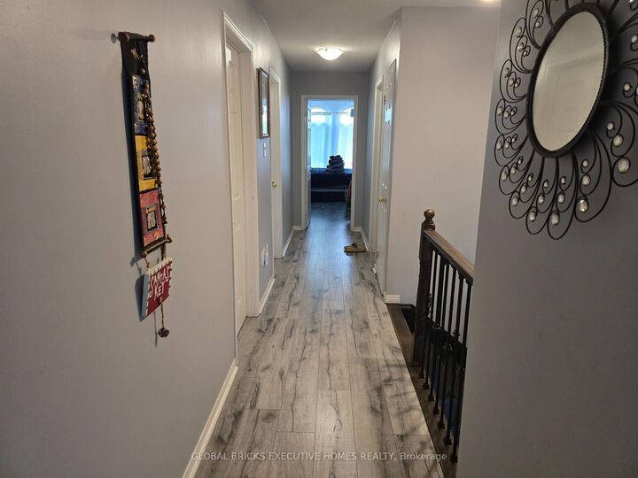 17 Mannel Crescent — photo 1