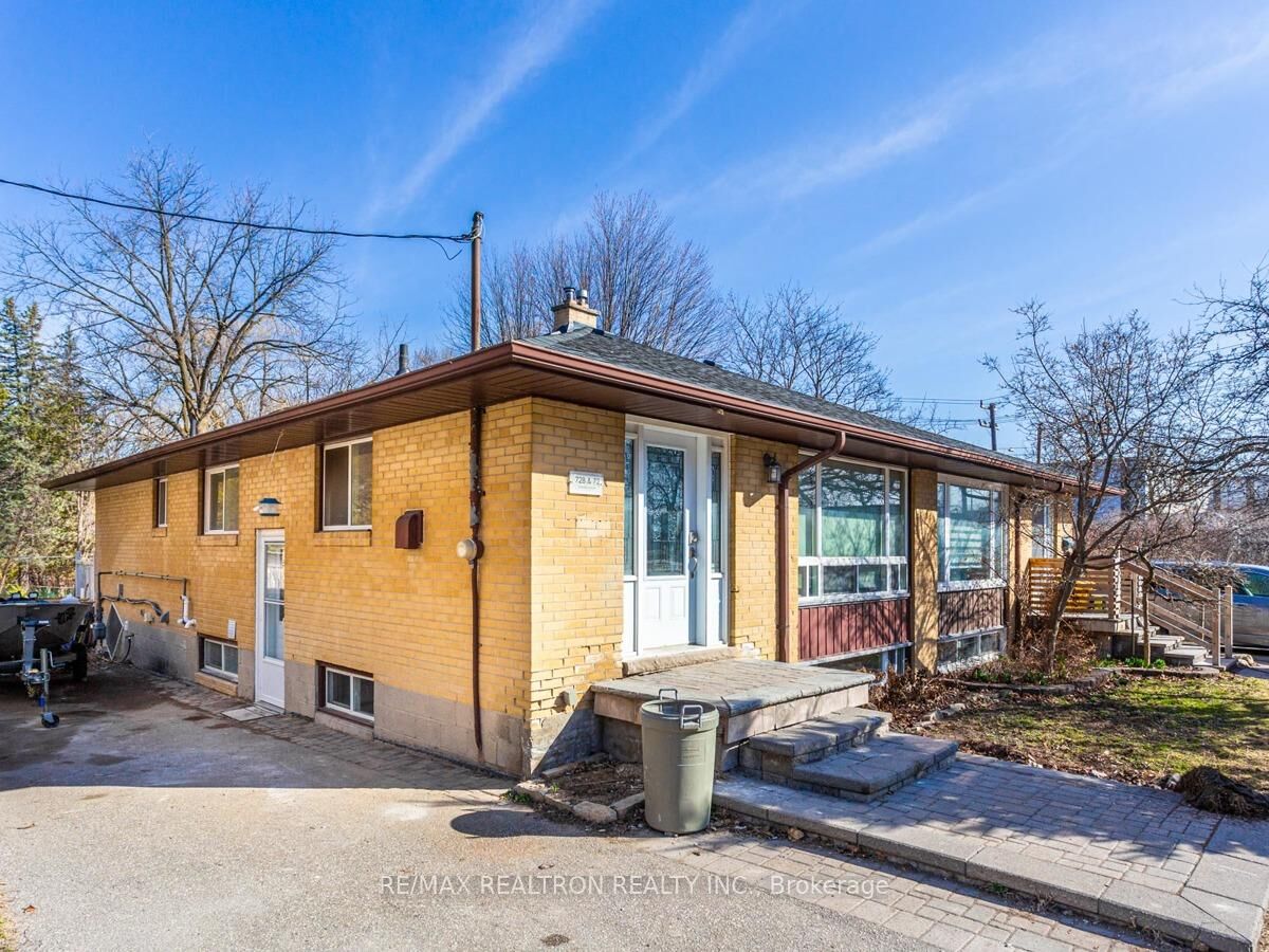 Property Photo:  72B Dunning Avenue  ON L4G 1A3 
