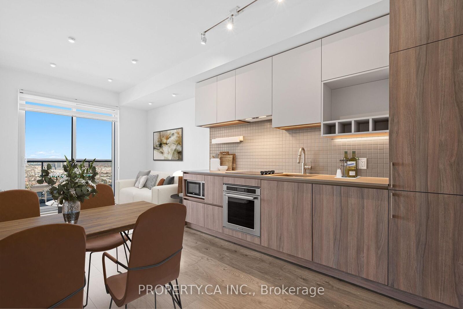 Property Photo:  950 Portage Parkway 4915  ON L4K 0J7 