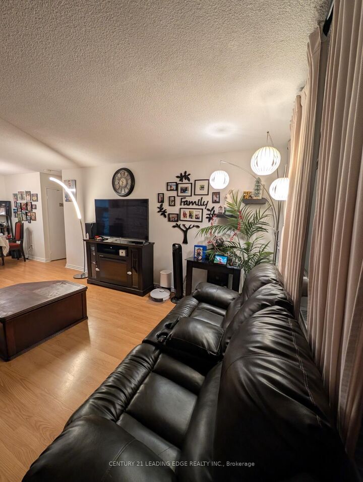 Property Photo:  3300 Don Mills Road 1502  ON M2J 4X7 