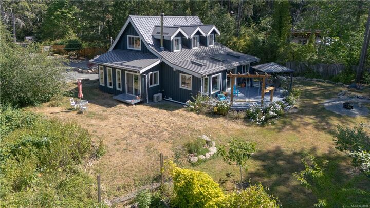 Property Photo: 680 Little Blvd BC V0R 1X3