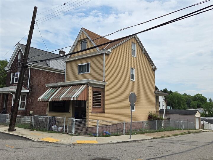 Property Photo:  1411 Clover St  PA 15203 