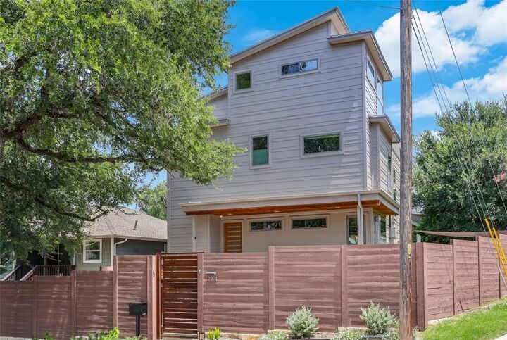 Property Photo:  2201 E 9th Street  TX 78702 