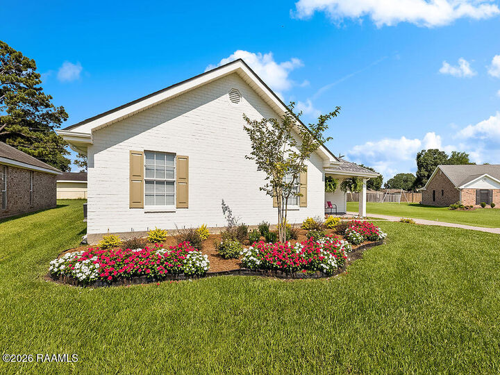 Property Photo: 309 Cheyenne Circle LA 70583
