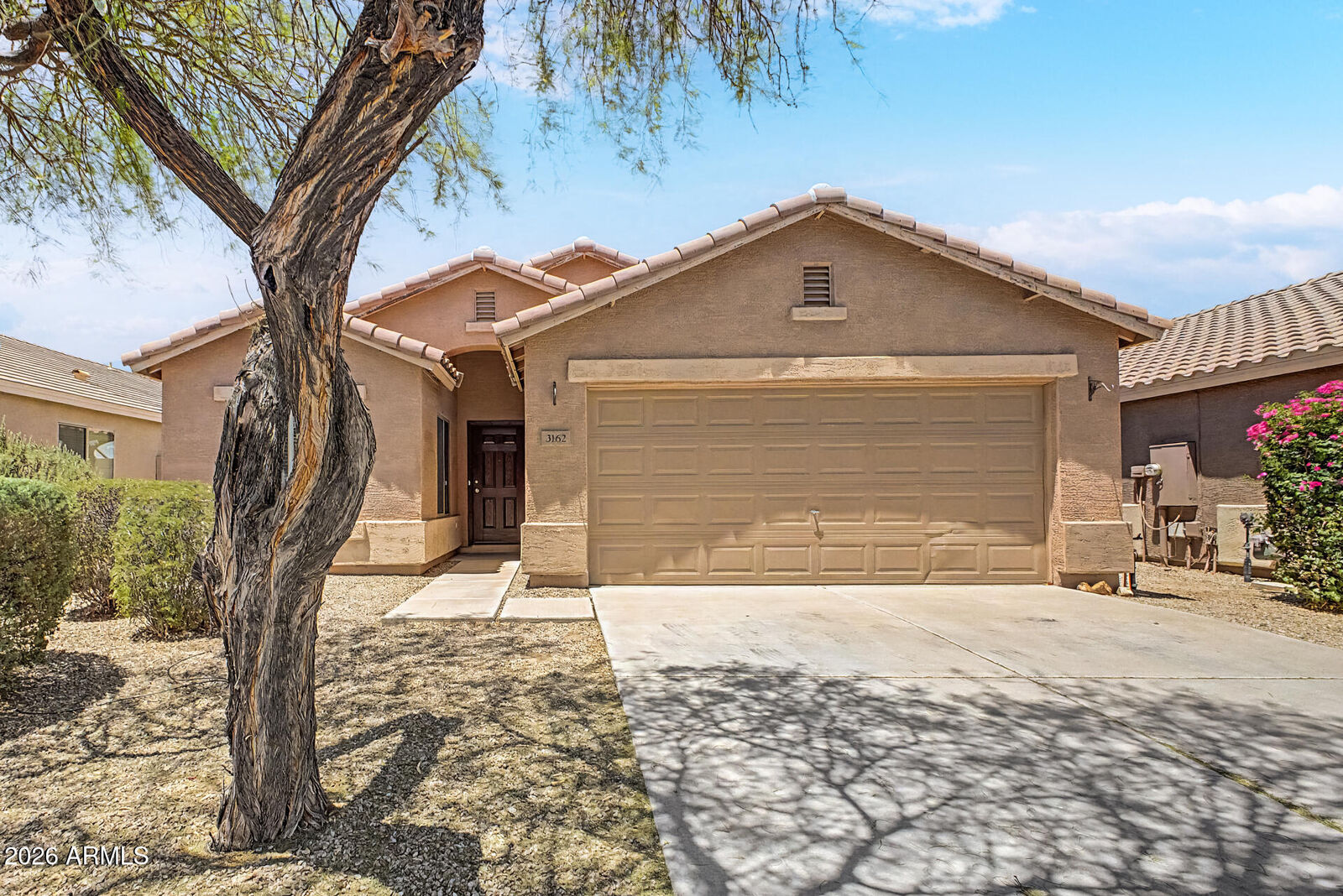 Property Photo:  3162 W Sunshine Butte Drive  AZ 85144 