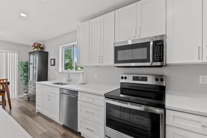 6320 48A Avenue 2 — photo 1