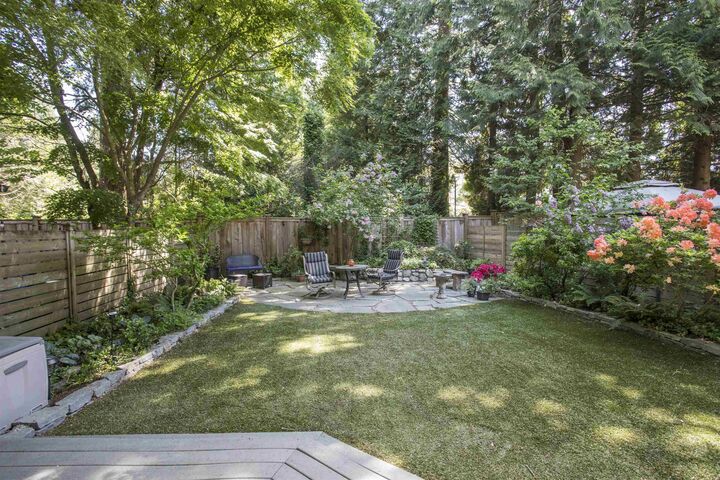 1989 Cedar Village Crescent — photo 1