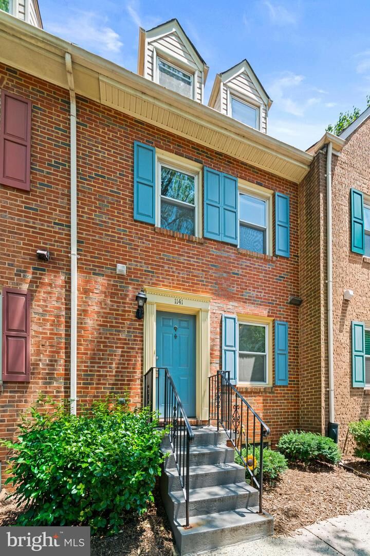 Property Photo: 1141 N Vernon Street VA 22201