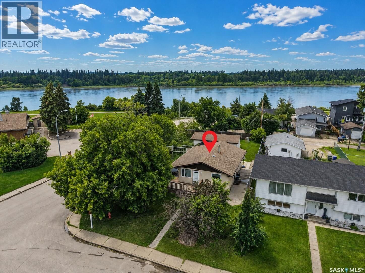 Property Photo:  800 1st Street E  SK S6V 0C2 