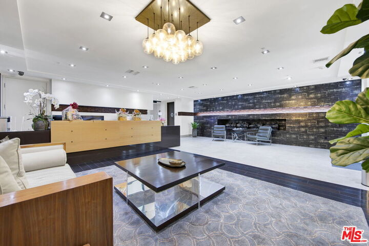 Property Photo:  432 N Oakhurst Dr  CA 90210 