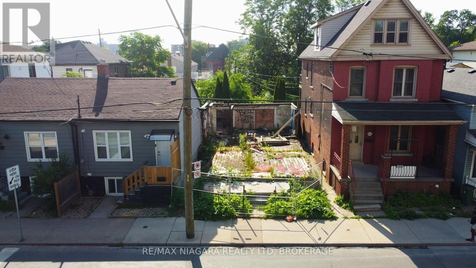 Property Photo:  186 John Street North  ON L8L 4P2 