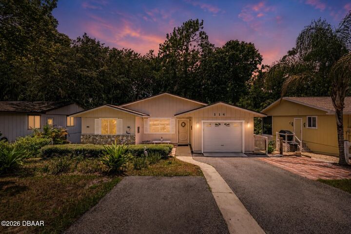 Property Photo: 114 Hickory Lane FL 32128