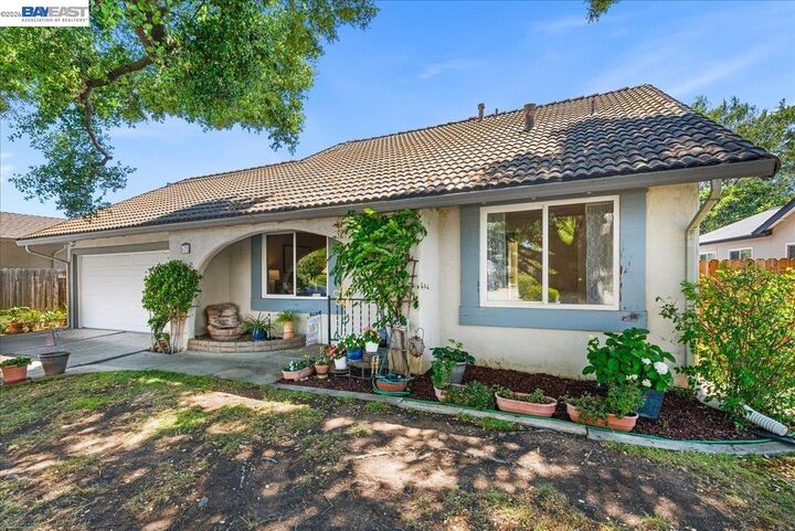 Property Photo:  675 Alameda Dr  CA 94551 