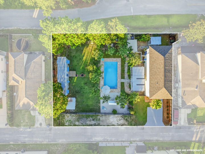 Property Photo: 16 Pine Tree Way FL 32459