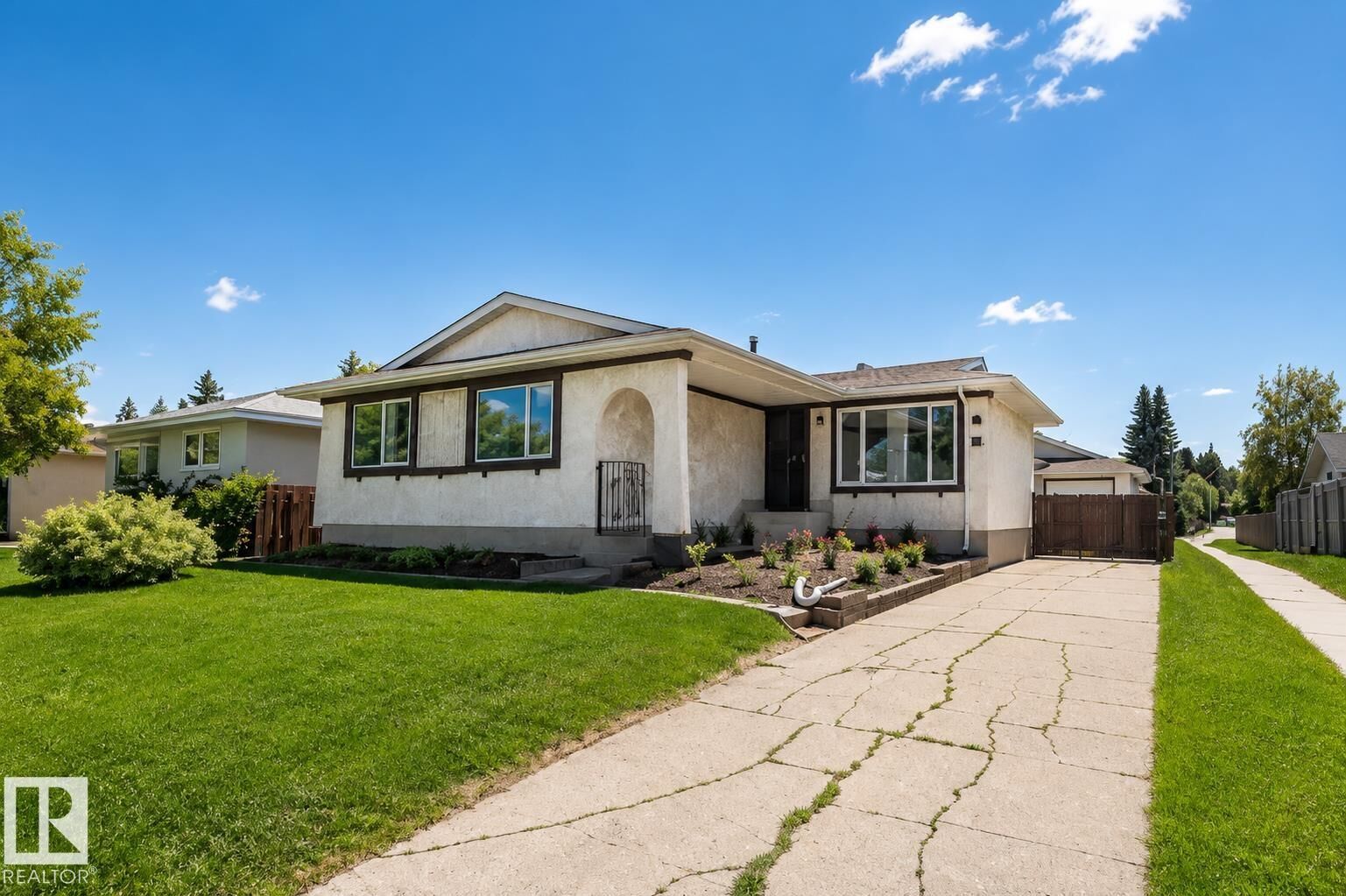 Property Photo:  10439 36A Ave NW  AB T6J 2H7 