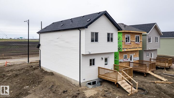 Property Photo:  15643 2 Street NE  AB T5Y 6K8 