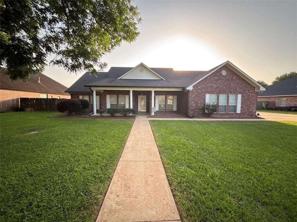 Property Photo: 833 Whitfeild Drive LA 71457