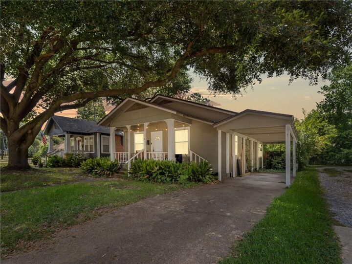 Property Photo:  2303 Myrtle Street  LA 71301 