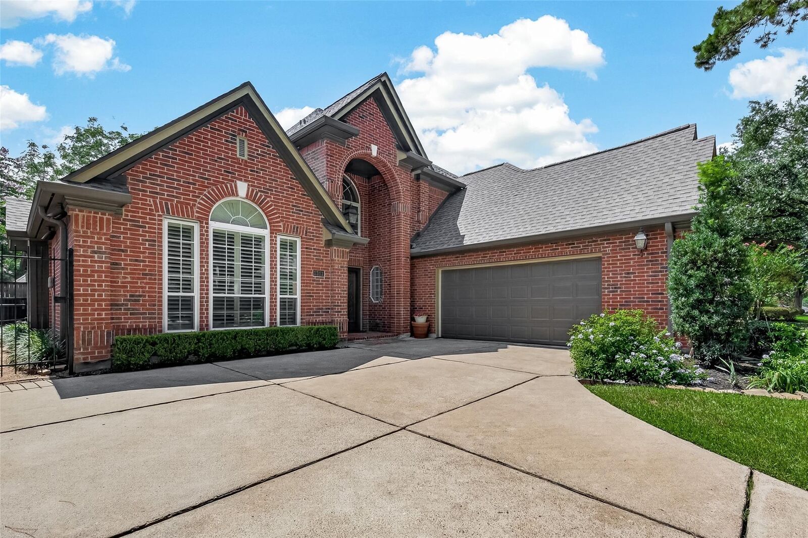 Property Photo: 1311 Wickshire Lane TX 77043