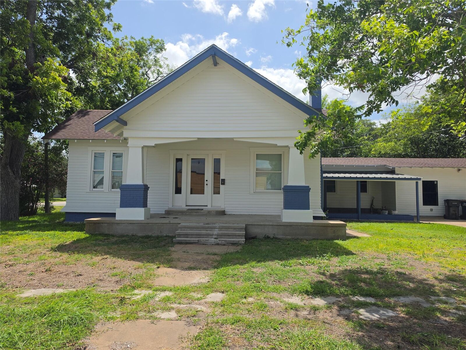 Property Photo:  101 N N Hackberry  TX 77975 