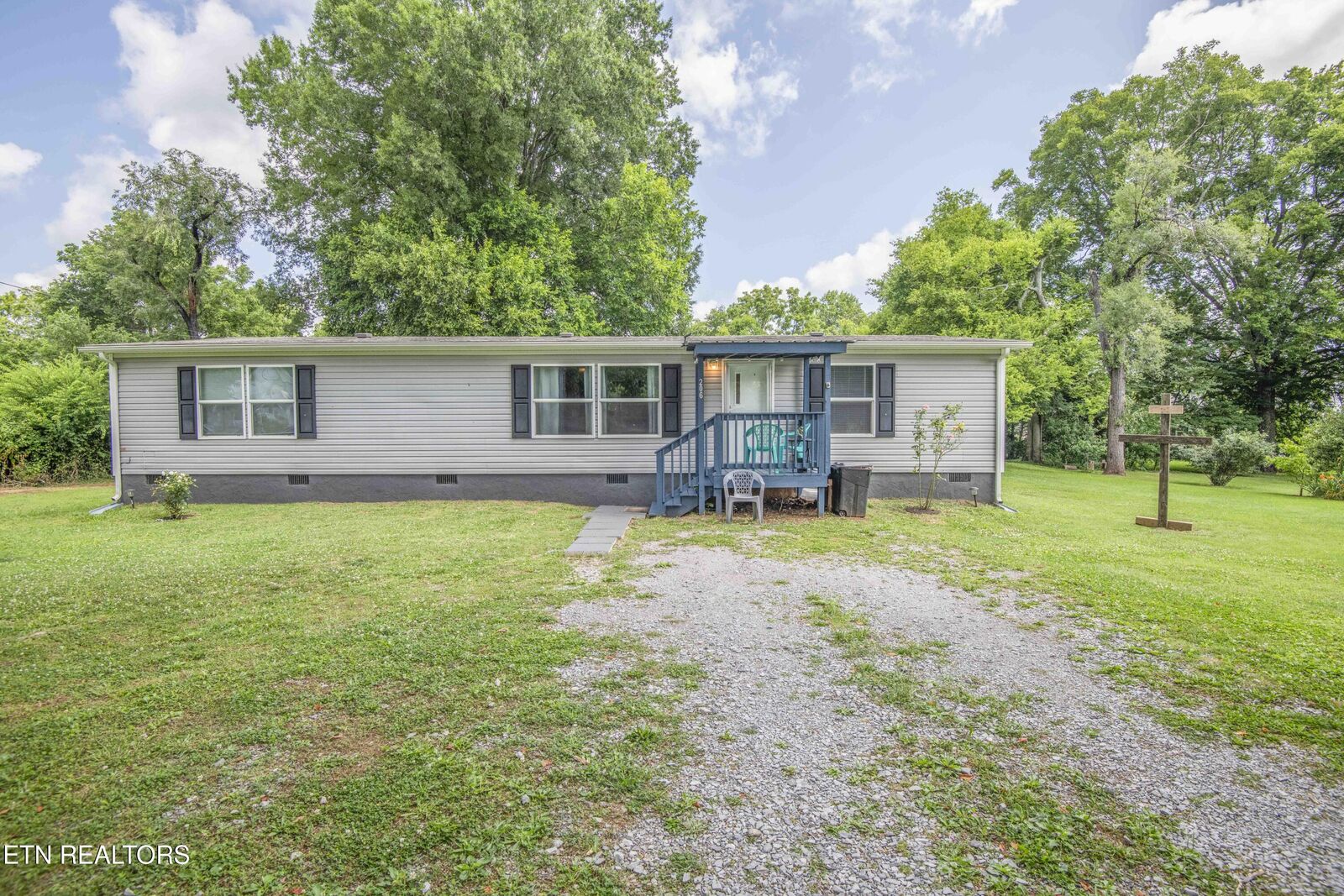Property Photo: 206 Bennett St TN 37874
