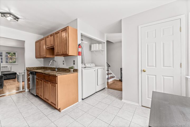 Property Photo:  10 Roundtree Court  NY 12508 