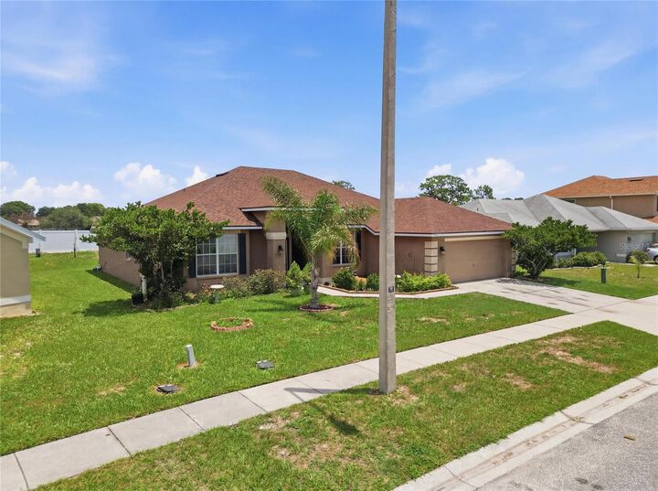 Property Photo: 1097 Normandy Heights Circle FL 33880