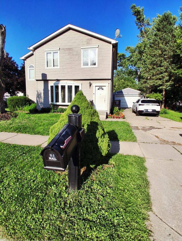 Property Photo:  21812 Albion Avenue  MI 48336 